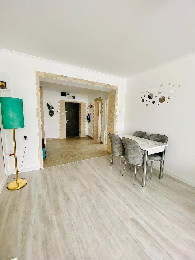 Apartament Tiron In Centru Orasului Gura Humorului Exteriör bild